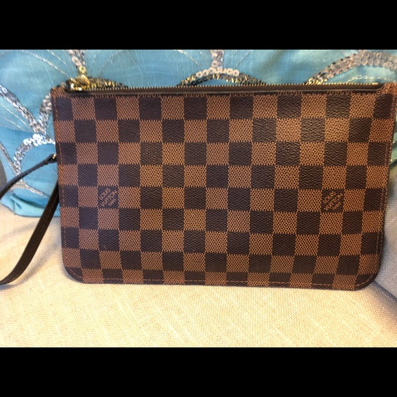 Louis Vuitton Handbags - Authentic Louis Vuitton Neverfull Pochette Clutch